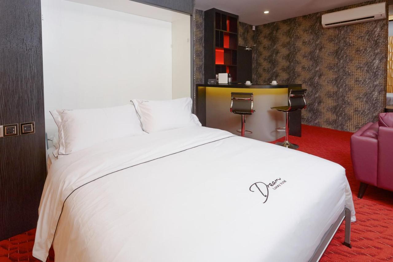 Dream Luxury Hotel Muar Eksteriør billede